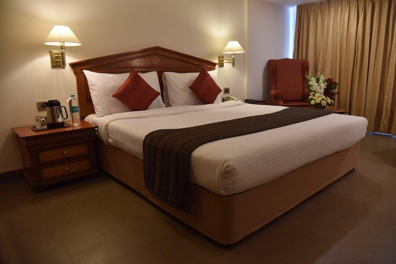 Hotel Sagar Plaza City Centre Pune Extérieur photo