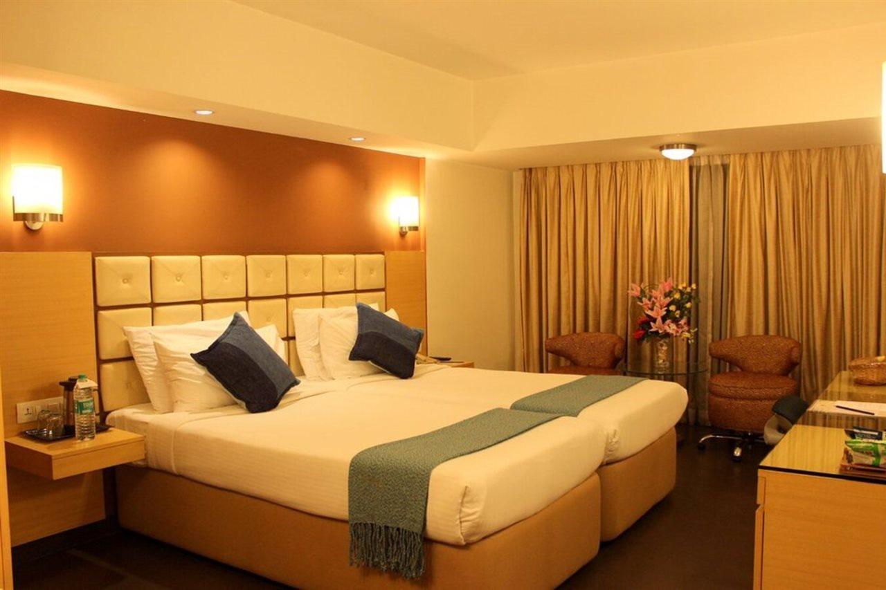 Hotel Sagar Plaza City Centre Pune Extérieur photo