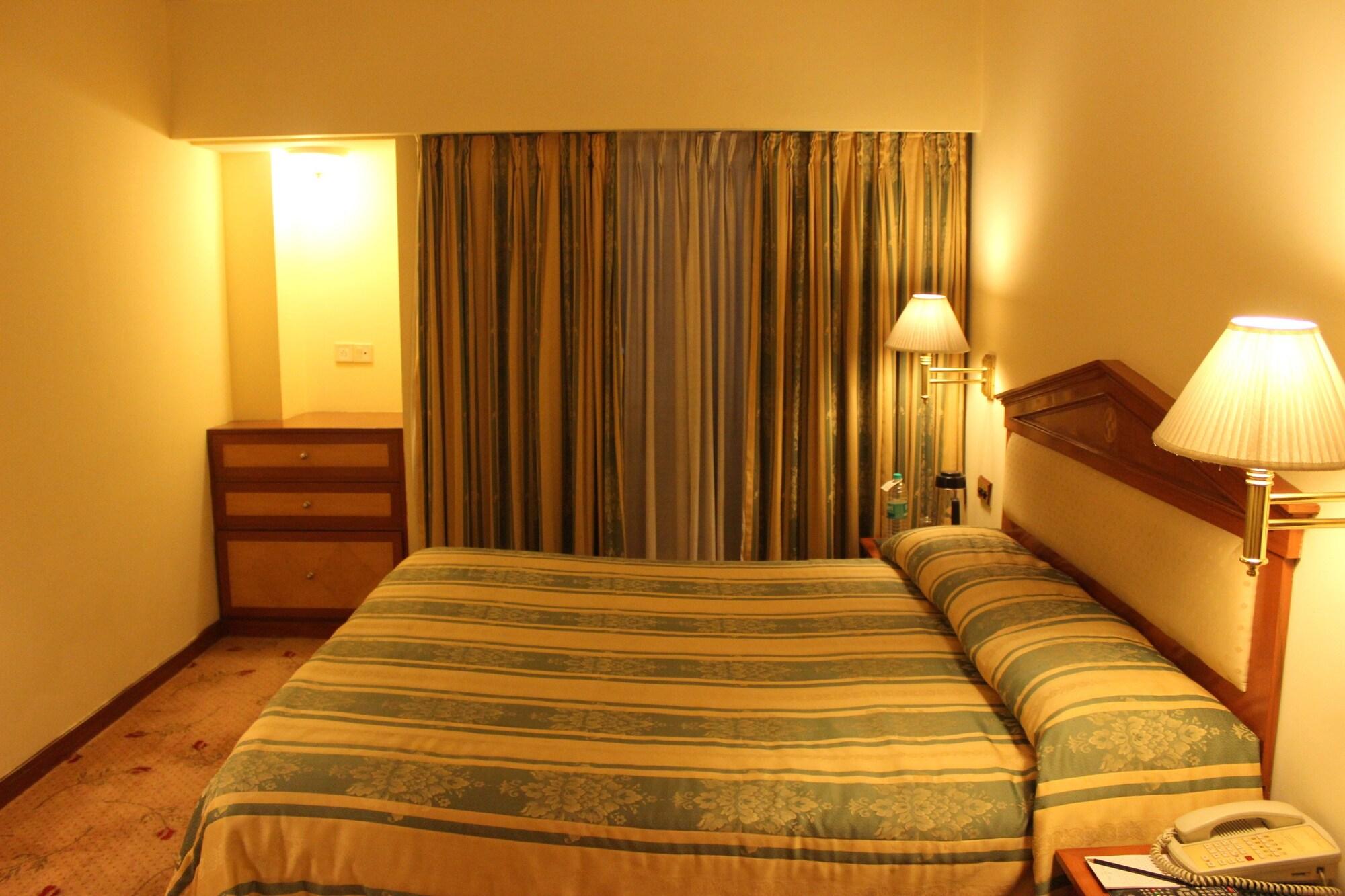 Hotel Sagar Plaza City Centre Pune Extérieur photo