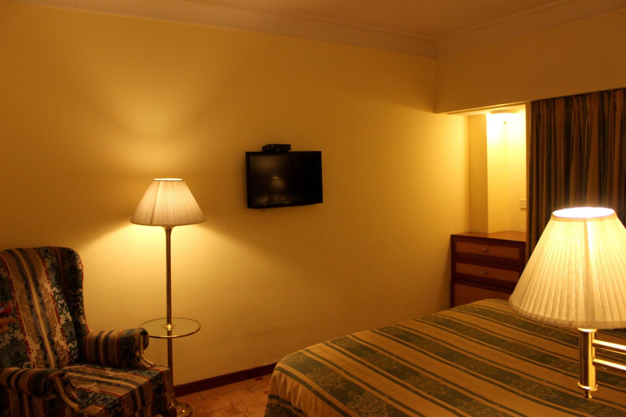 Hotel Sagar Plaza City Centre Pune Extérieur photo