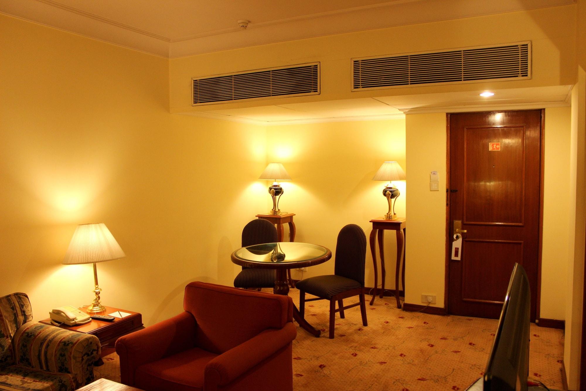 Hotel Sagar Plaza City Centre Pune Extérieur photo