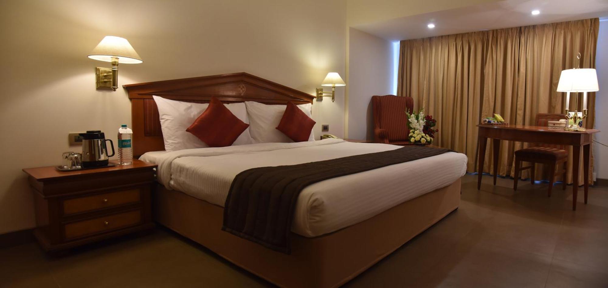 Hotel Sagar Plaza City Centre Pune Extérieur photo