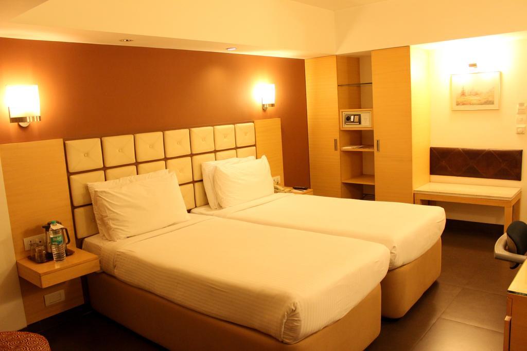 Hotel Sagar Plaza City Centre Pune Extérieur photo