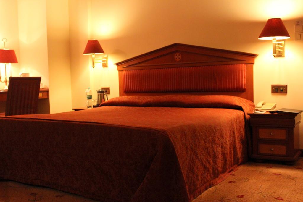 Hotel Sagar Plaza City Centre Pune Chambre photo