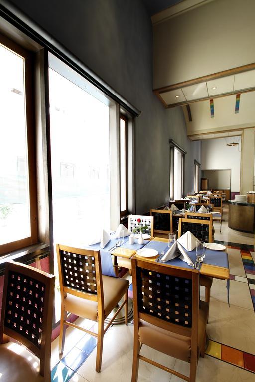 Hotel Sagar Plaza City Centre Pune Extérieur photo