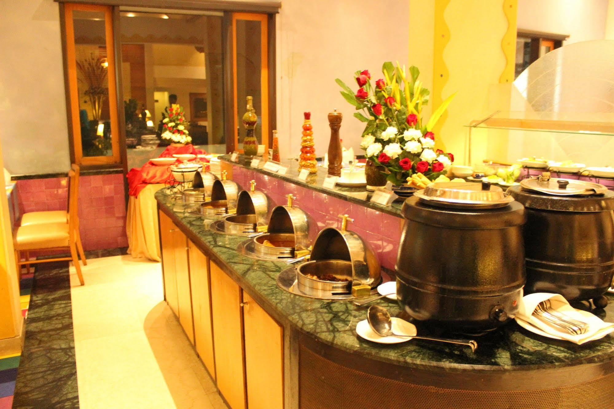 Hotel Sagar Plaza City Centre Pune Extérieur photo