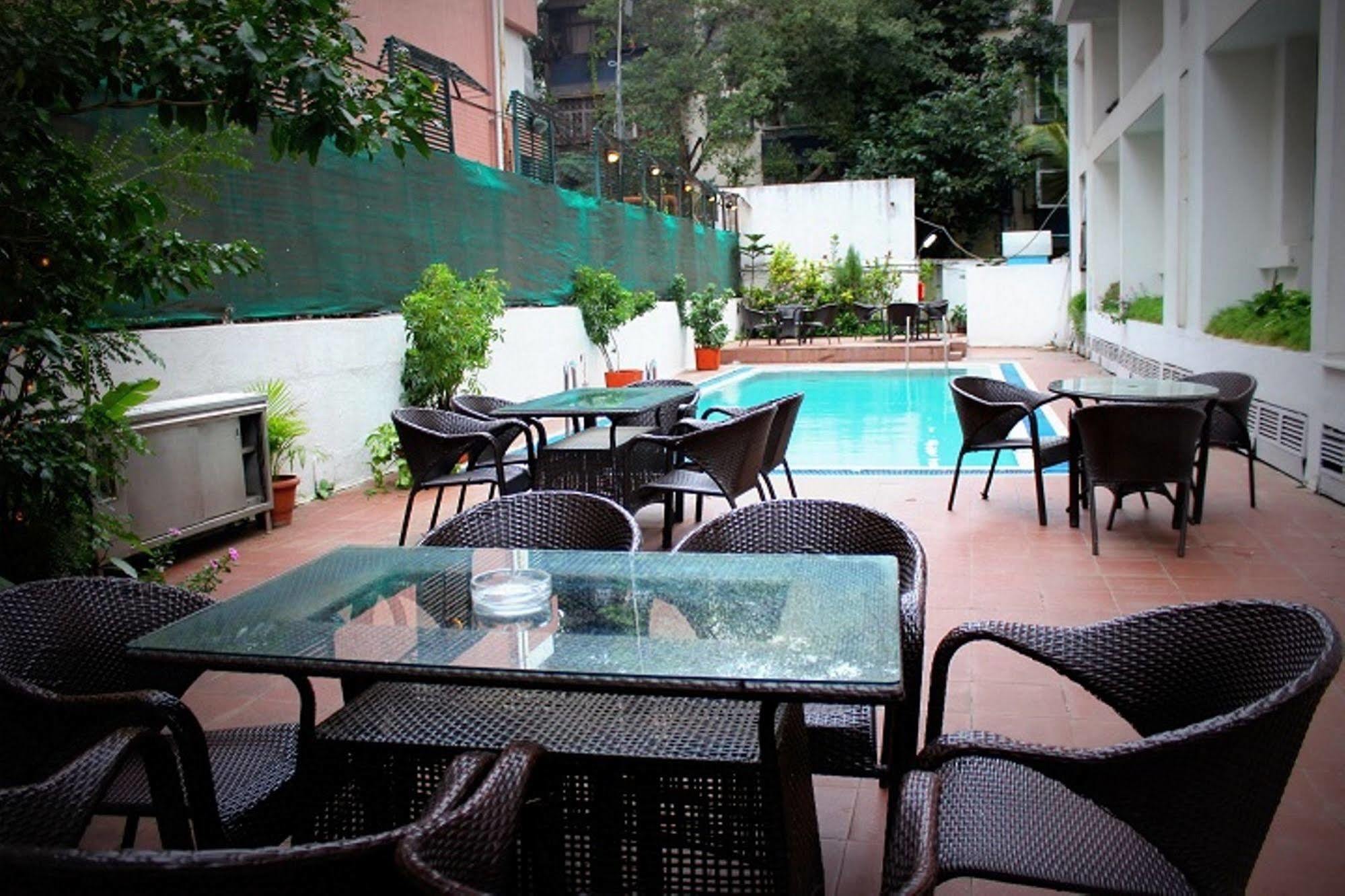 Hotel Sagar Plaza City Centre Pune Extérieur photo